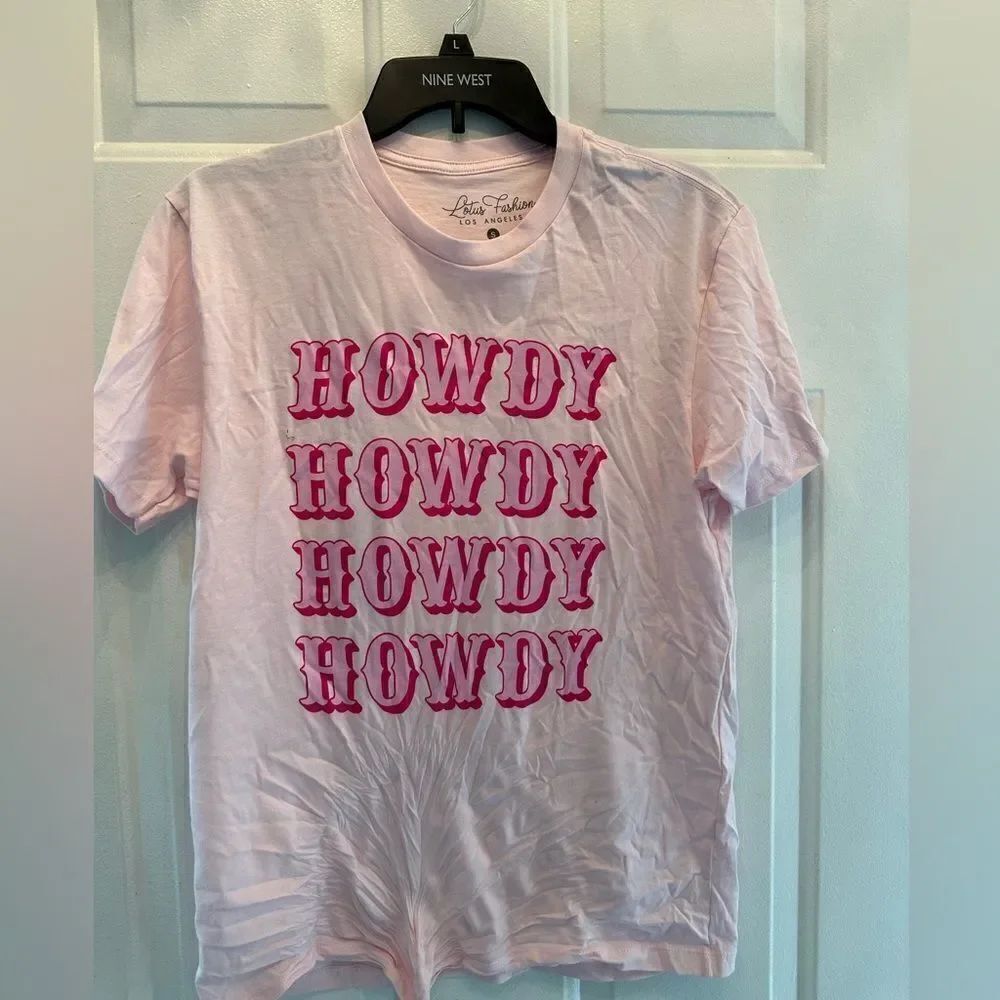 Howdy 🤠 Graphic T-shirt